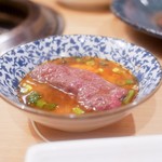 炭焼 金竜山 - 炙りユッケ