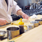 Kappou Ichikawa - カウンターに面したオープンキッチン