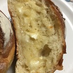 82676377 - 丸パンにマーガリンを塗りました