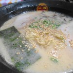 博多豚骨ラーメンまるせん - まるせんラーメン（白）、初めはゴマのみでいただきます