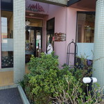 cafe rest HAKUBA - 桑名インターを出て、三岐鉄道北勢線沿いに北上した街道沿いにあるお店