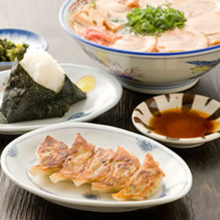 お得な餃子・おにぎり付きのセット