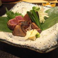 ぎんざ 一二岐 - 鰹の藁焼き。