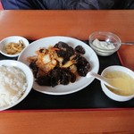 郷味濃 - 白菜とｷｸﾗｹﾞ豚肉炒め