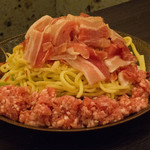Tsukishima Monja Koboreya Musubi - 豚バラと粗びき肉のやきそば