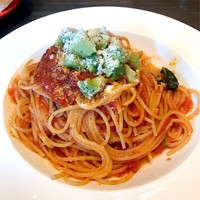 grigio la tavola - アボカドとトマト、バジリコのスパゲッティ