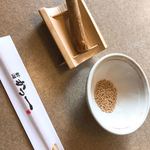 新潟かつ一 白根店 - すりすりしながらとんかつを待つ