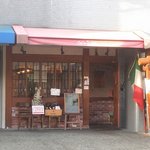 Koko pattsu - お店は道路から少し後退しています