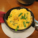 日本酒バル YODARE - ニラたっぷり熱々オムレツ