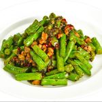 Stir-fried green beans over high heat