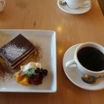上野の森PARK SIDE CAFE - ティラミスとブレンドコーヒー
