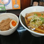 愛と情熱のらーめん屋 皐月亭 - 伊達地鶏そばと、鶏そぼろ丼。