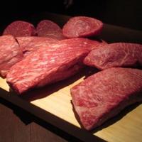 北新地 福多亭 The Ukai - お肉を選びます