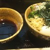 なぜ蕎麦にラー油を入れるのか。