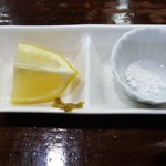 らあめん サンド - 別皿で提供される「ぬちまーす」「ゆず胡椒」「レモン」（2018年3月19日）