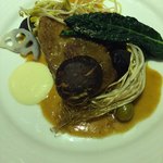 マッシュルーム - オーストラリア産ドーセット種仔羊背肉のロースト オリーブとアンチョビのソース