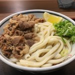 さぬき麺市場 - 肉ぶっかけを冷で頂いてみた
      麺と出汁は冷だけど肉はホカホカ
      麺市場さんの ぶっかけ出汁
      結構イリコ ガッツんで濃い系でした