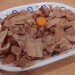 スタミナカレーの店バーグ - スタミナカレー・生（770円）＋中盛（160円）＋肉増し（330円）
      