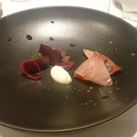 recte - 鰤の藁焼きとビーツ