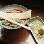 山下うどん - 生姜をかねおろしを使って自分ですりおろしましょう