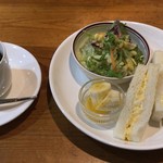 サンスマイル - ﾄﾞﾘﾝｸ・卵ｻﾝﾄﾞ・ｻﾗﾀﾞ