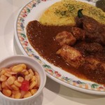 カレーの店 マボロシ - チキンカレー＋ピクルス