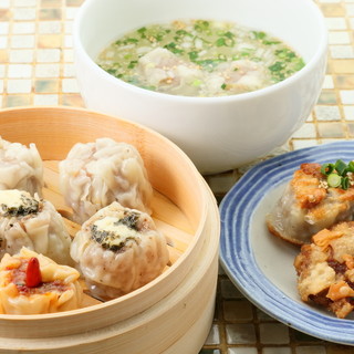 蒸・焼・水。食感も味もバラエティ豊かな焼売を揃えました♪