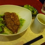 Kafekarino - サーロインステーキ丼。