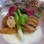 エルムガーデン - 北海道産あいなめのカリカリ焼き、そら豆とじゃがいもの重ね盛り