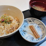 エルムガーデン - 桜と鰤の炊き込み御飯