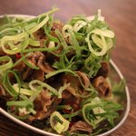 肉とチーズ 韓国料理 トリノマ - トリホルモンねぎまみれ 420