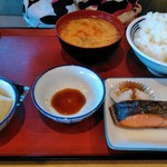 Motohachiouji Shokudou - ご飯セット(ライス大、豚汁、のり)¥237、しゃけ¥280、高野豆腐¥108