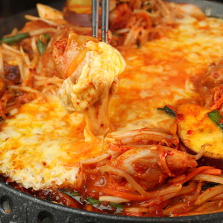 The very popular cheese dakgalbi that you must try at least once! !
