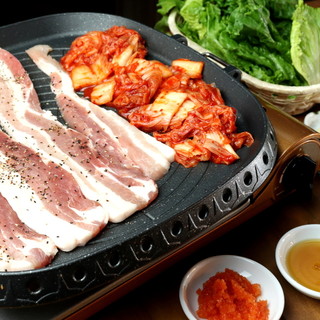 A classic Korean dish that has been loved for many years! "Samgyupsal set"