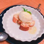 チーズとワインのお店 Den 日比谷 - ラクレットとパンにバニラアイスとはちみつ♡