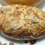 リオナカフェ - レーズンクリームパン