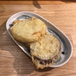 自家製さぬきうどんと肉 甚三 - 日替わり野菜天（さつまいも&たまねぎ）