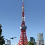 自家製さぬきうどんと肉 甚三 - 都営三田線 芝公園駅 A3からお店に向かって最初の交差点で撮影。ここで曲がって真っ直ぐ歩けばお店に着く。