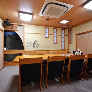 ●Table seats for up to 20 people and private rooms for up to 40 people available♪