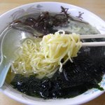 丸美食堂 - 長又ﾗｰﾒﾝは人気商品。