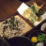 若竹 - そば屋の定番！天ザルそば