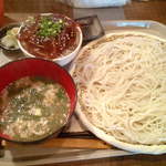 いとう家のうどん - 稲庭うどんのつけ麺（しそまみれ）に、づけ丼のセット