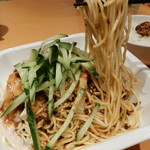 中国大明火鍋城 - 胡麻の風味たっぷりでピリ辛な棒棒鶏的な冷麺。麺は歯切れのいい細麺