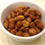 Under Bridge Spicy Crab - 料理写真:つきだしのピーナッツ