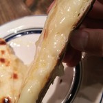 グルガオン - クルチャの中のチーズも熱々！