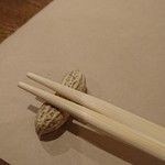 Bistro&Cafe 徒然 - ピーナッツの箸置き