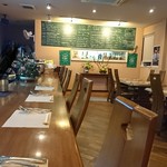 Bistro&Cafe 徒然 - 座席が広いのでのびのび座れます