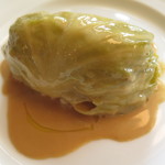 フチテイ ア ヴ - 「ソーセージ肉を包んだロールキャベツ　ローズマリー風味」のアップ