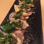 熟成魚と日本酒と藁焼き 中権丸 - 鶏むね肉のたたき
