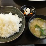 とんかつ ひろ喜 - 当然、ご飯＆味噌汁も付きます